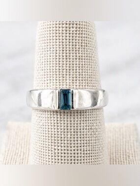 James Avery Retired Sterling Blue Topaz Meridian Ring- Size 8